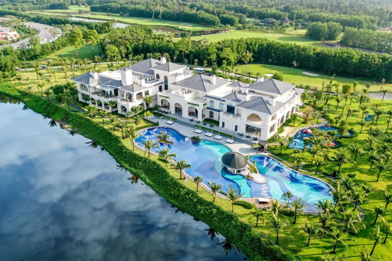 Hotel Vinpearl Wonderworld Phú Quý Zewnętrze zdjęcie The clubhouse at the Royal Hills Golf Resort and Spa